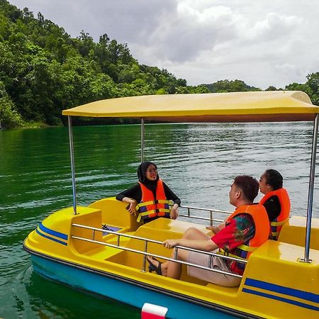 Roxy Tasik Biru Resort City Bau Εξωτερικό φωτογραφία