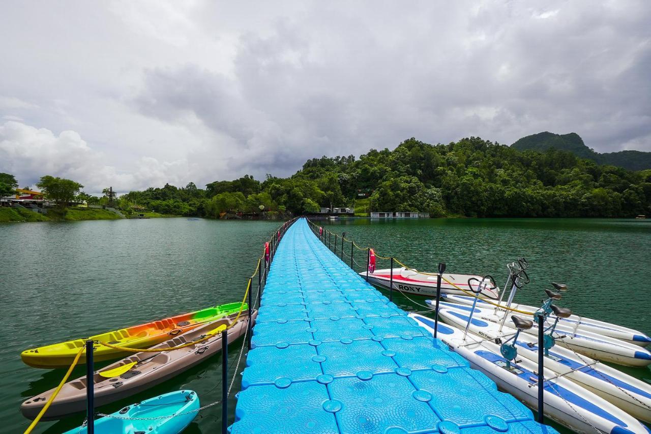 Roxy Tasik Biru Resort City Bau Εξωτερικό φωτογραφία
