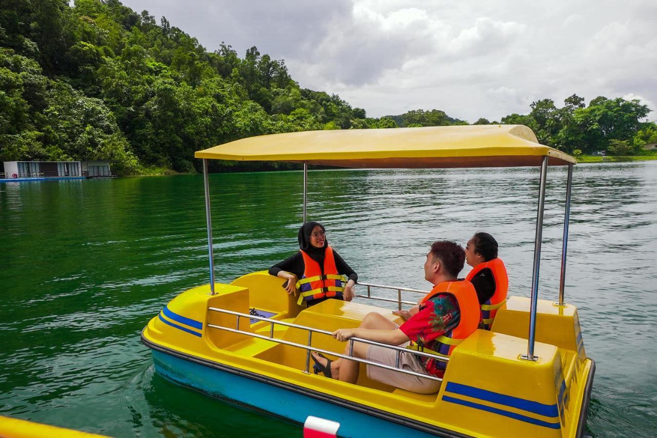 Roxy Tasik Biru Resort City Bau Εξωτερικό φωτογραφία