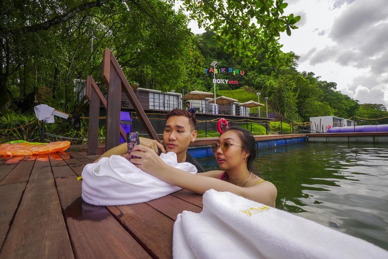 Roxy Tasik Biru Resort City Bau Εξωτερικό φωτογραφία