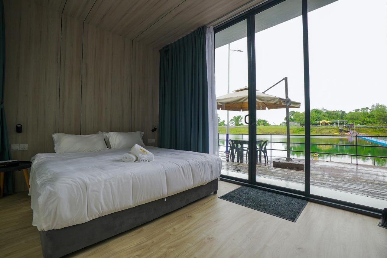 Roxy Tasik Biru Resort City Bau Εξωτερικό φωτογραφία