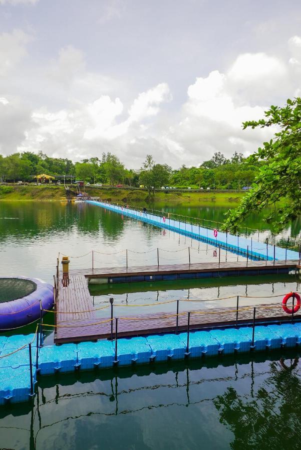 Roxy Tasik Biru Resort City Bau Εξωτερικό φωτογραφία