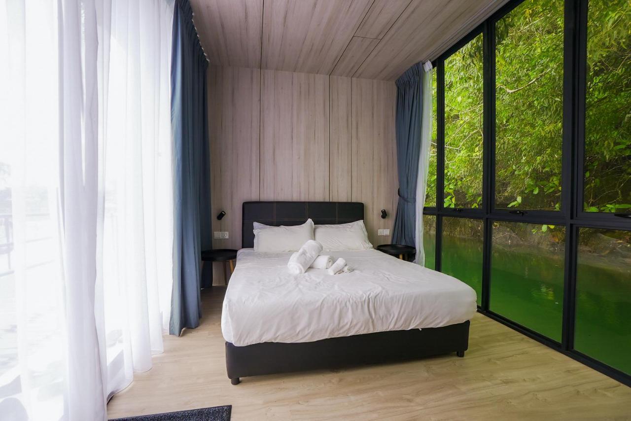 Roxy Tasik Biru Resort City Bau Εξωτερικό φωτογραφία