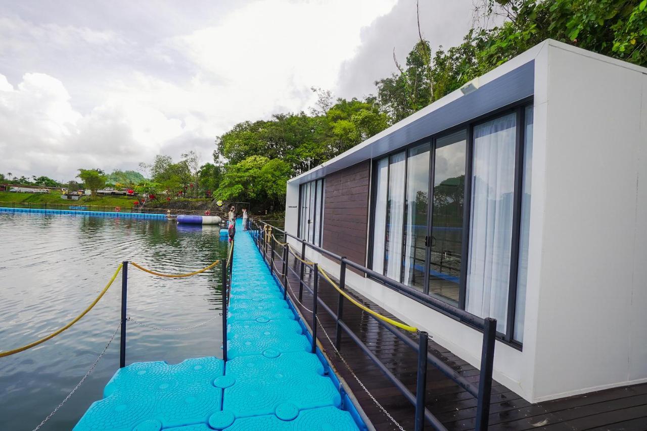 Roxy Tasik Biru Resort City Bau Εξωτερικό φωτογραφία