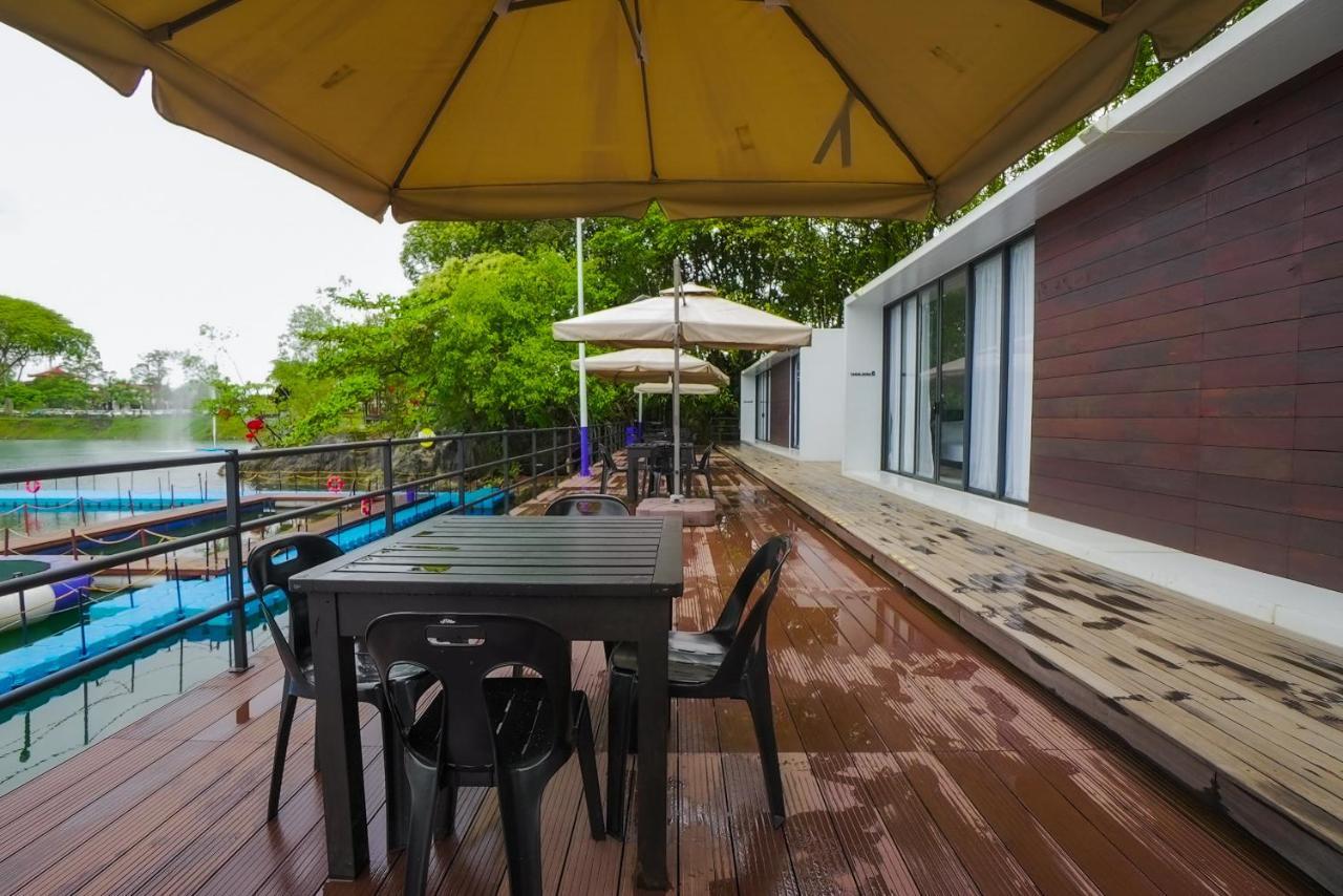 Roxy Tasik Biru Resort City Bau Εξωτερικό φωτογραφία