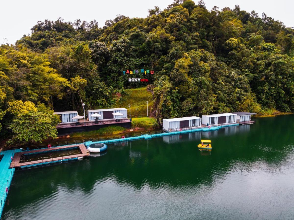 Roxy Tasik Biru Resort City Bau Εξωτερικό φωτογραφία