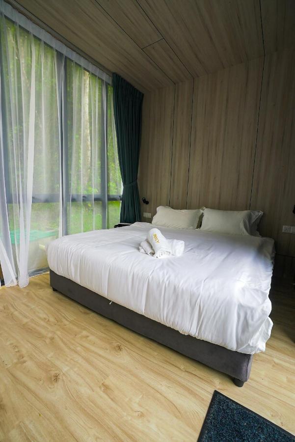 Roxy Tasik Biru Resort City Bau Εξωτερικό φωτογραφία