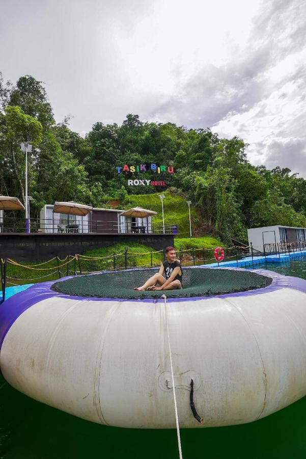 Roxy Tasik Biru Resort City Bau Εξωτερικό φωτογραφία