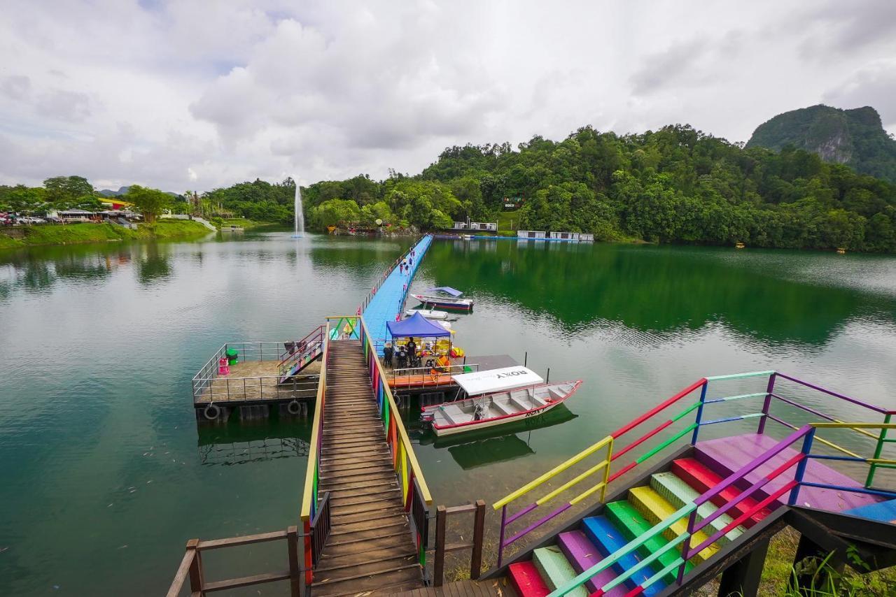 Roxy Tasik Biru Resort City Bau Εξωτερικό φωτογραφία