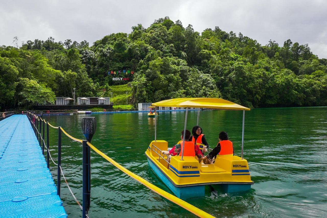 Roxy Tasik Biru Resort City Bau Εξωτερικό φωτογραφία