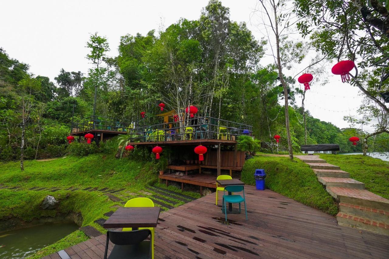 Roxy Tasik Biru Resort City Bau Εξωτερικό φωτογραφία