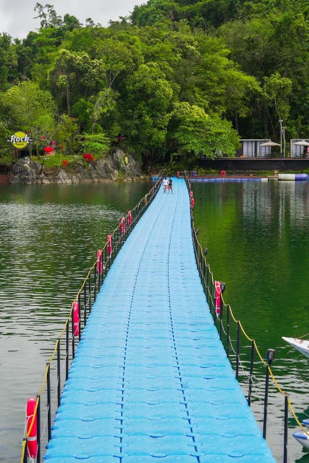 Roxy Tasik Biru Resort City Bau Εξωτερικό φωτογραφία