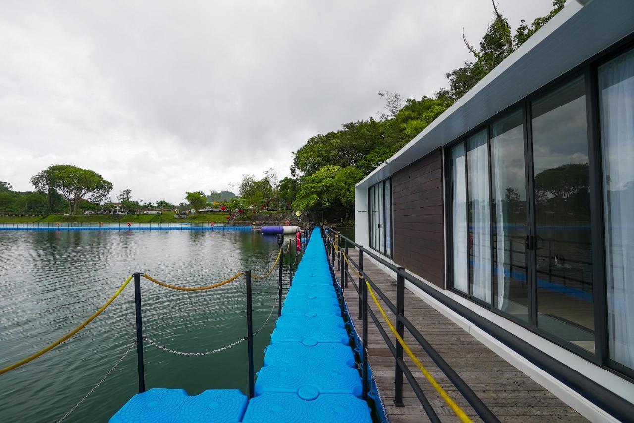 Roxy Tasik Biru Resort City Bau Εξωτερικό φωτογραφία
