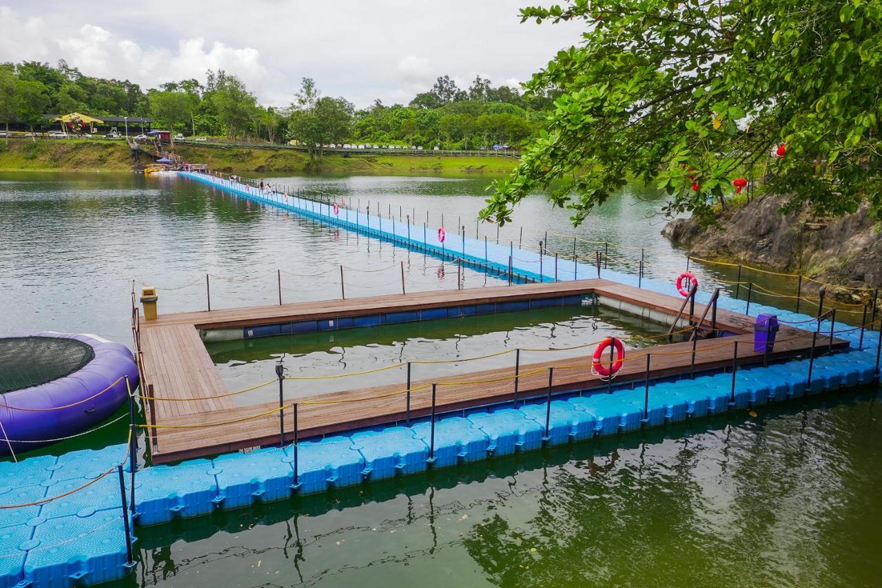 Roxy Tasik Biru Resort City Bau Εξωτερικό φωτογραφία