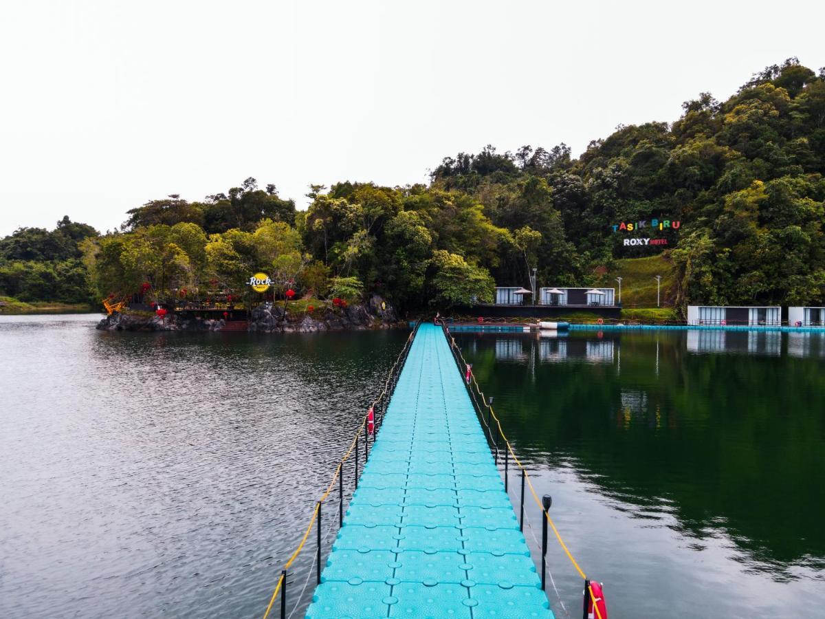 Roxy Tasik Biru Resort City Bau Εξωτερικό φωτογραφία